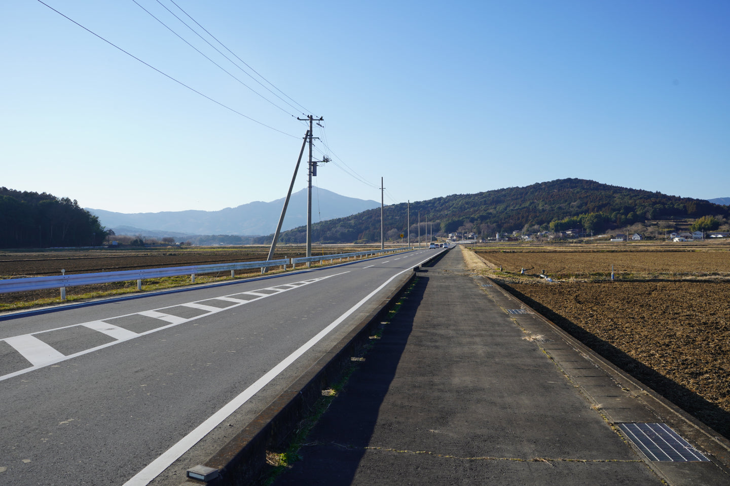 田園風景の中のど直線