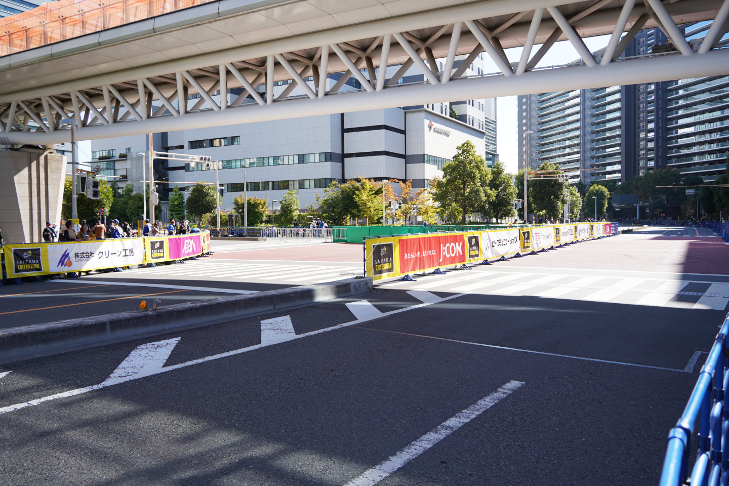 市街地、駅前が封鎖された様子