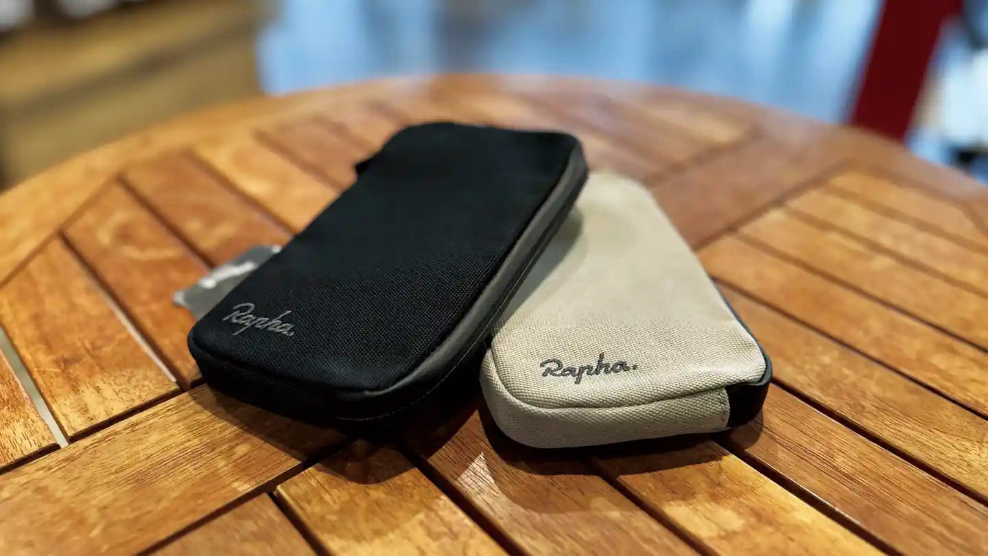 本物 Rapha 日常もライドも ケース｜ミニマルでオシャレ Essentials アクセサリー