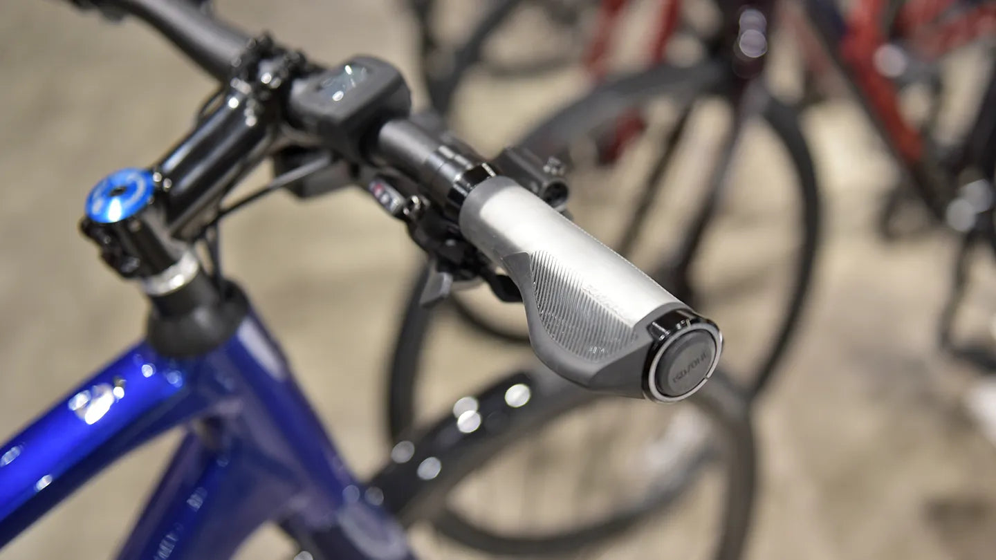 2025年モデル以前のFX3についているISOゾーンサテライトグリップ