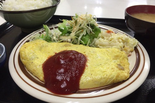 ふわふわオムレツのオムライス定食