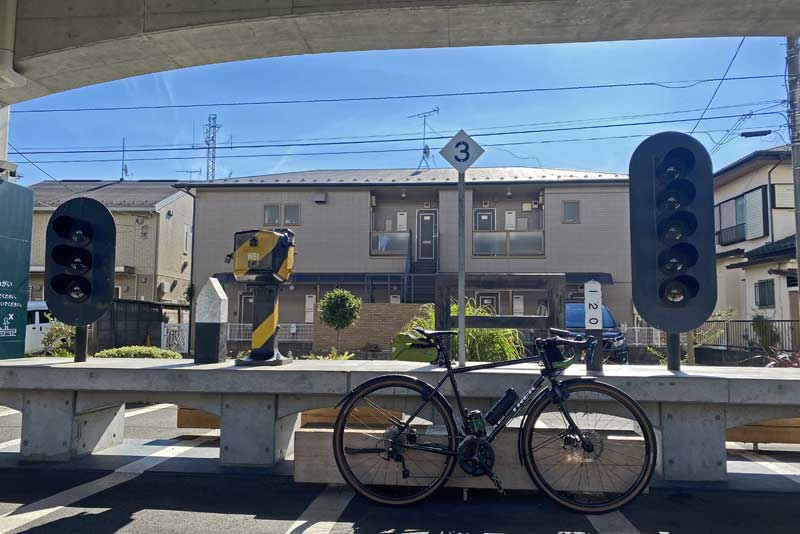 中央線ガード下の鉄道モニュメント