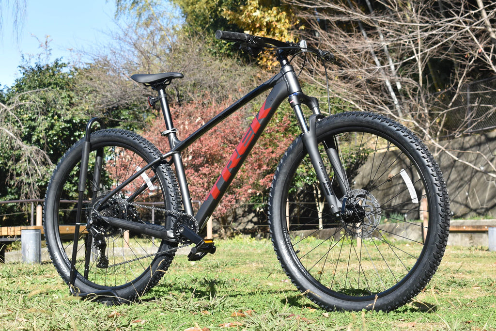 TREK 2024 Marlin 5のブラックカラー