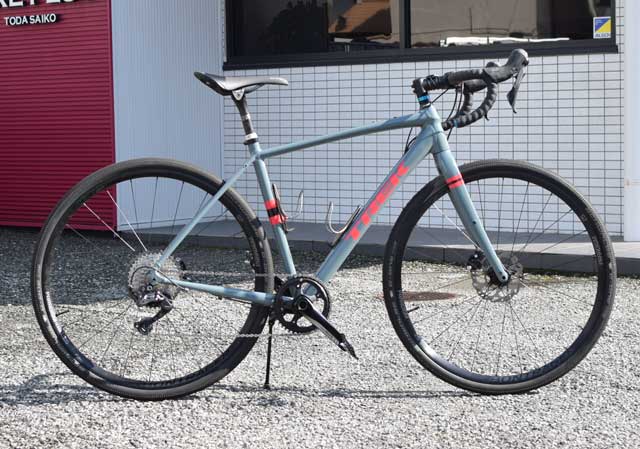 TREK checkpoint AL4をカスタム