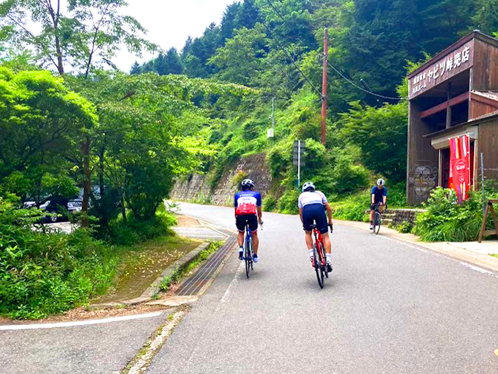 ヤビツ峠の頂上