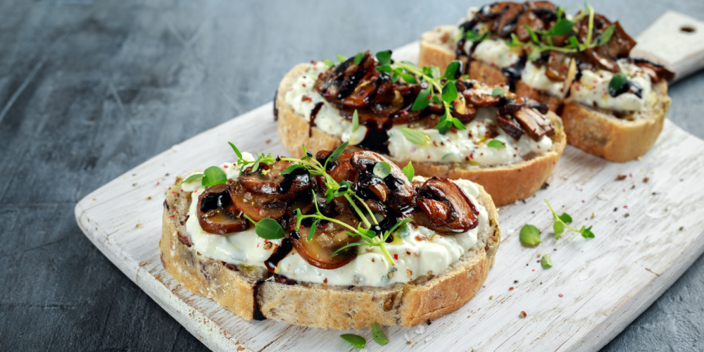 mushroom-feta-onion-bruschetta