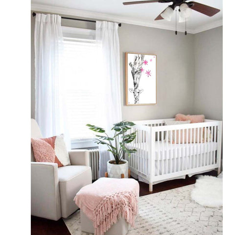 Cinco ideas para decorar la habitación de un bebé: dormitorio infantil ideal para niña y lámina infantil decorativa de jirafas