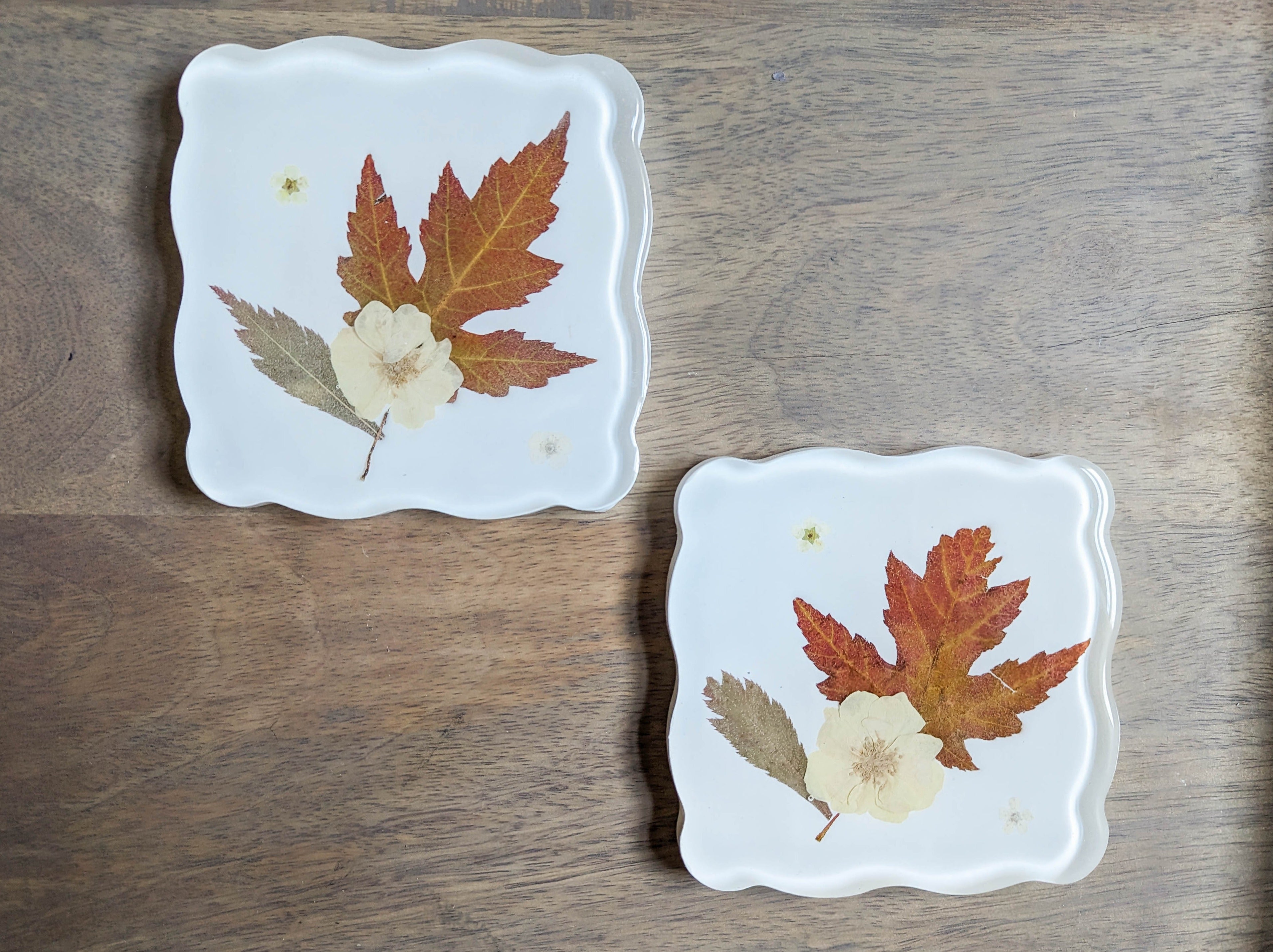 White and Red Flower geometric modern resin coasters (Set of 2)