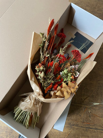 dried flower delivery with box