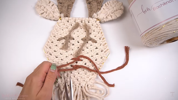 How to Macrame a Christmas Reindeer Wall Hanging step by step instructions