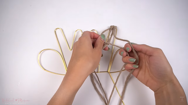 How to Macrame a Christmas Reindeer Wall Hanging step by step instructions