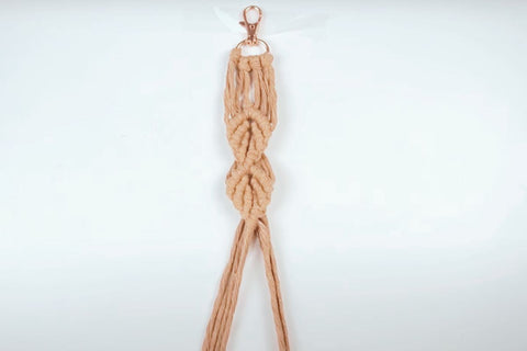 Step 8: Creating More Leaf Patterns - DIY Macrame Keychain Lanyard