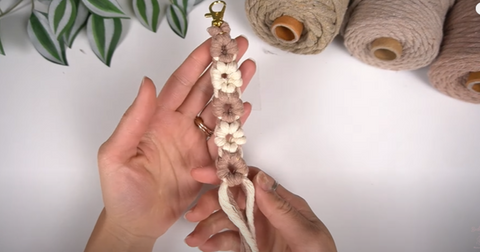 DIY: EASY MACRAME KEYCHAIN TUTORIAL, MACRAME FLOWER KEYCHAIN