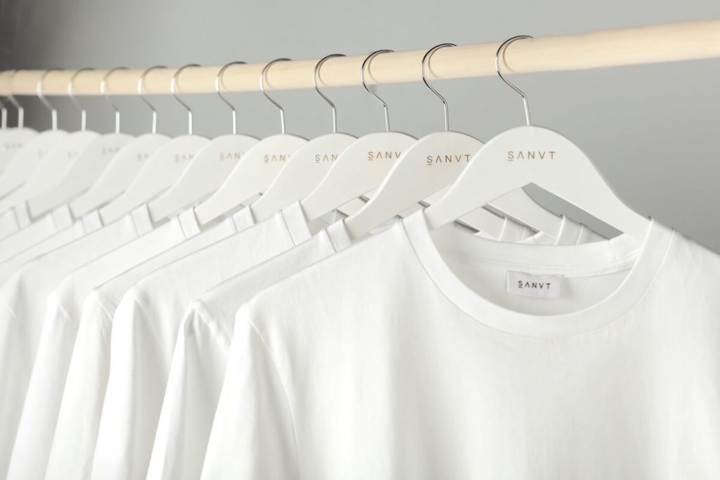 R Symptomer rack The perfect T-Shirt material: 100% organic quality cotton