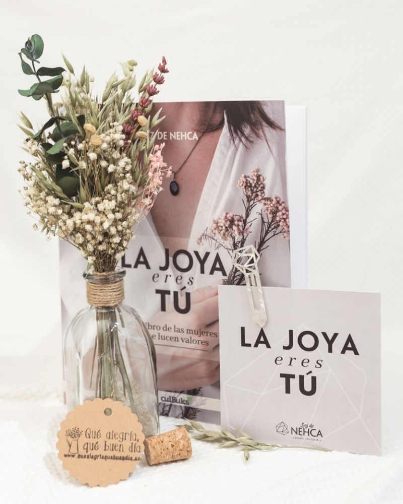 Libro-y-flores_Luz-de-Nehca