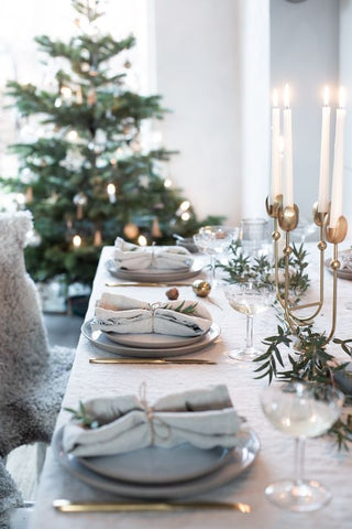elegant christmas table setting