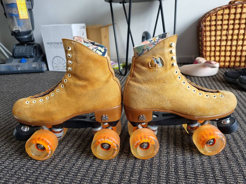I was going to re-dye my strawberry Lollys, but apparently all they needed  was a good scrub! Used the Angelus Suede Cleaning Kit! : r/Rollerskating