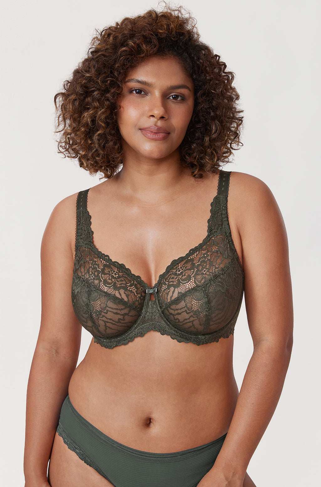 Details of our best-seller Minimizer Bra🖤 Supports sizes up to H cup⁠ ⁠  Shop this bra at the link in the bio or visit delimira.com