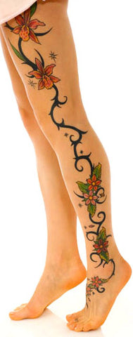 Tatouage en couleurs sur le long de la jambe