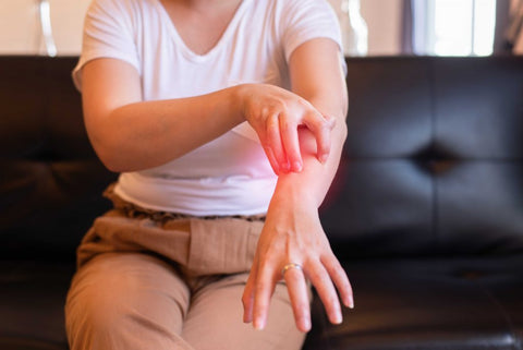 woman-with-rash-or-papule-and-scratch-on-her-arm