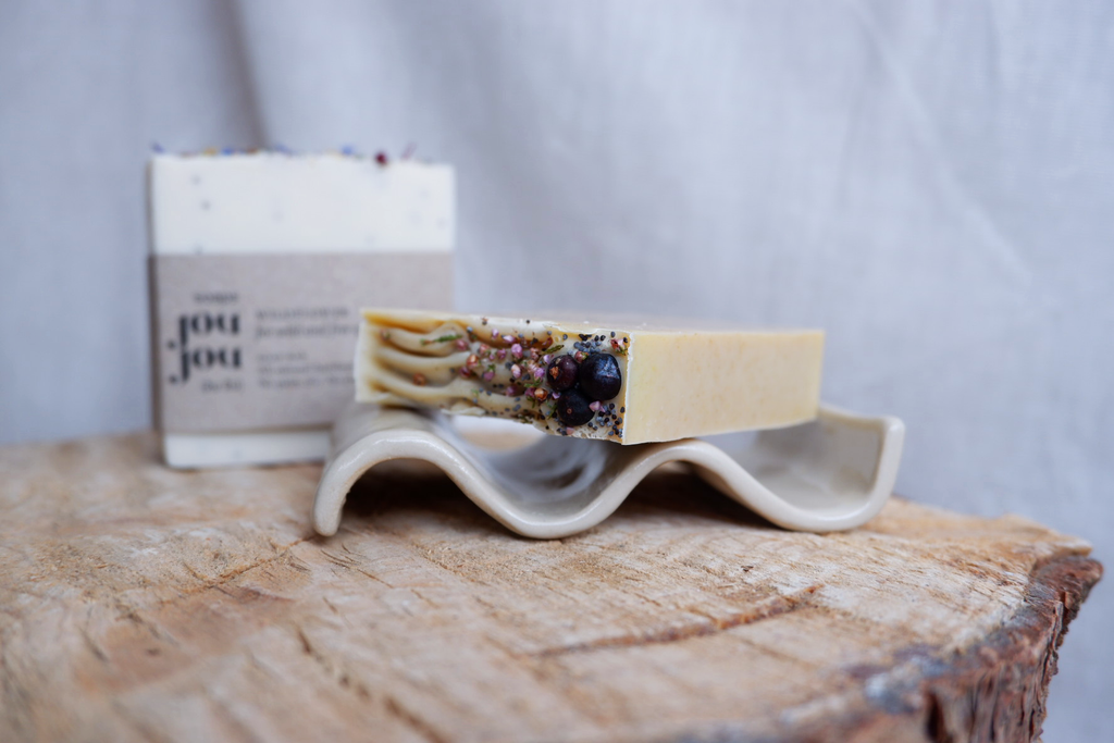 Planina ceramic soap dish