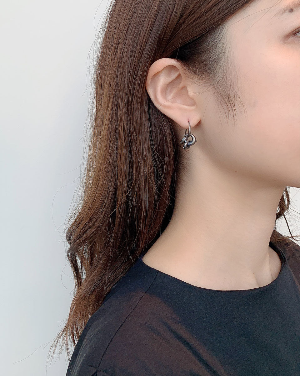 【TENTHOUSANDTHINGS/テンサウザンドシングス】bulling earrings