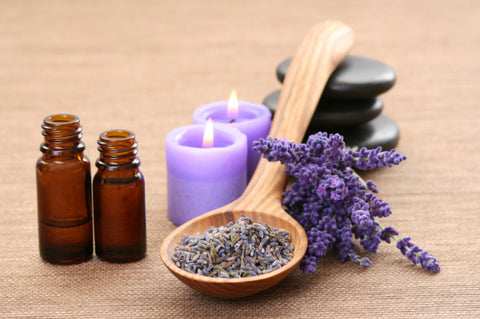 Tidak hanya wangi, minyak lavender juga memiliki segudang khasiat bagi kesehatan. Inilah beragam manfaat minyak lavender yang harus kamu tahu!