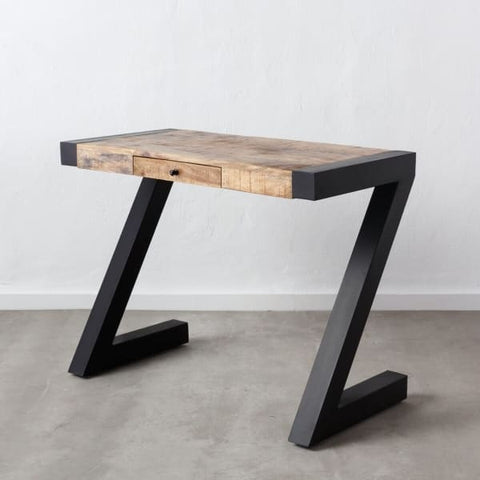 Atypical Z-shaped desk