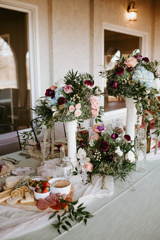 Wedding table decor with eco-friendly serve ware and natural flowers