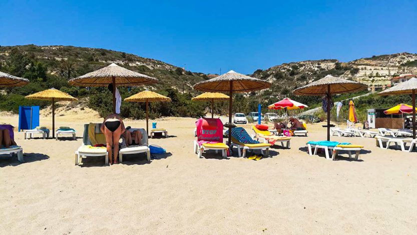 Beach loungers & parasols