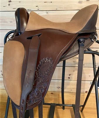 Pathfinder PJ Freeform Treeless Saddle - Made in Italy