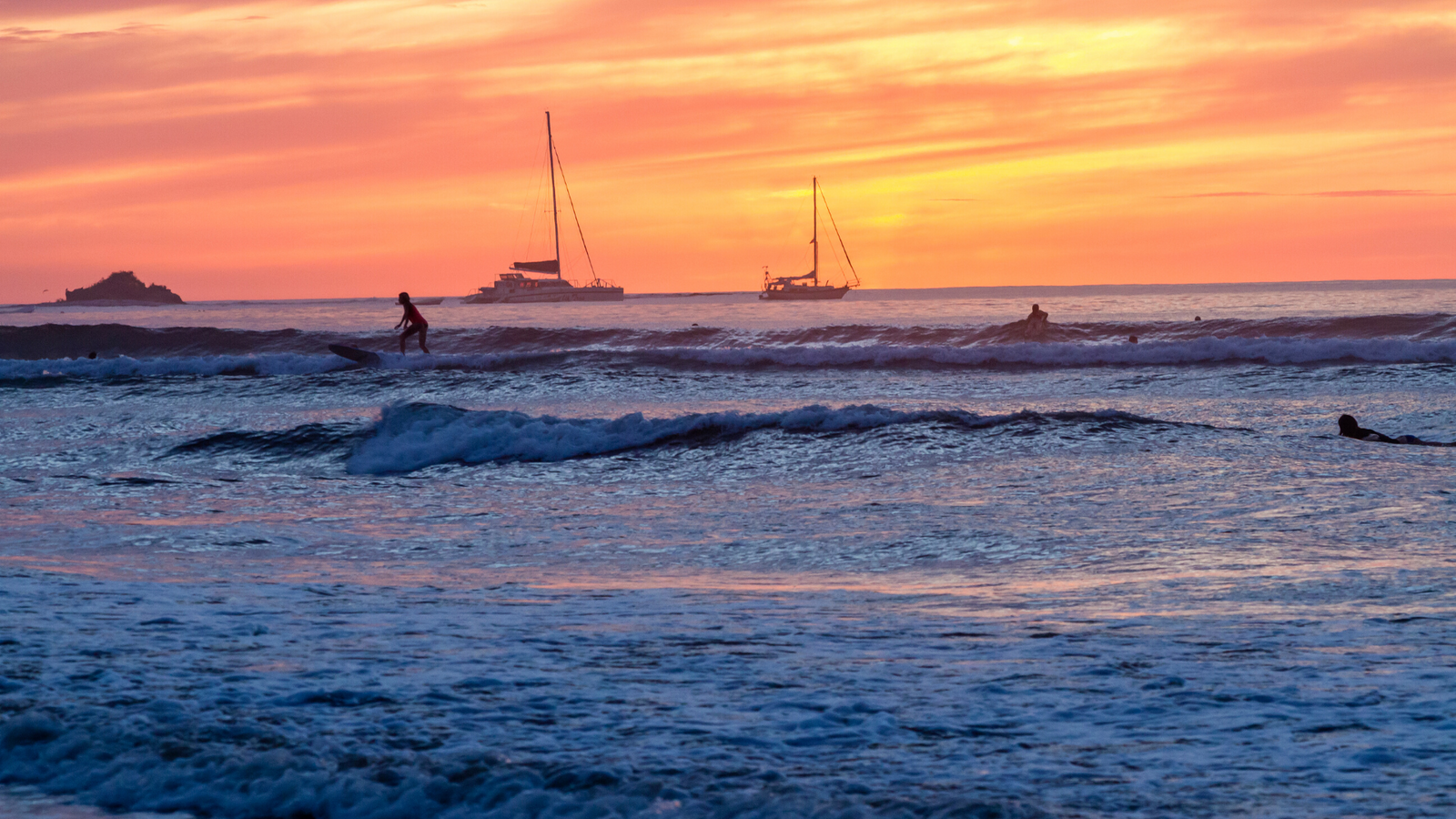 Surf Travel Guide Surfing Tamarindo Costa Rica Wave Tribe Share The Stoke