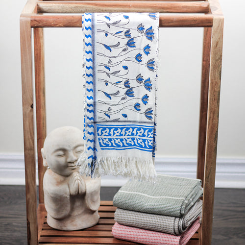 https://cdn.shopify.com/s/files/1/0602/2394/6948/products/HandBlockPrintedHandwovenDecorativeCottonBathTowel-1_500x.jpg?v=1668999511