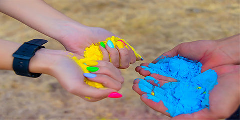 Apply Nail Polish To Protect Your Nails From Holi Colours