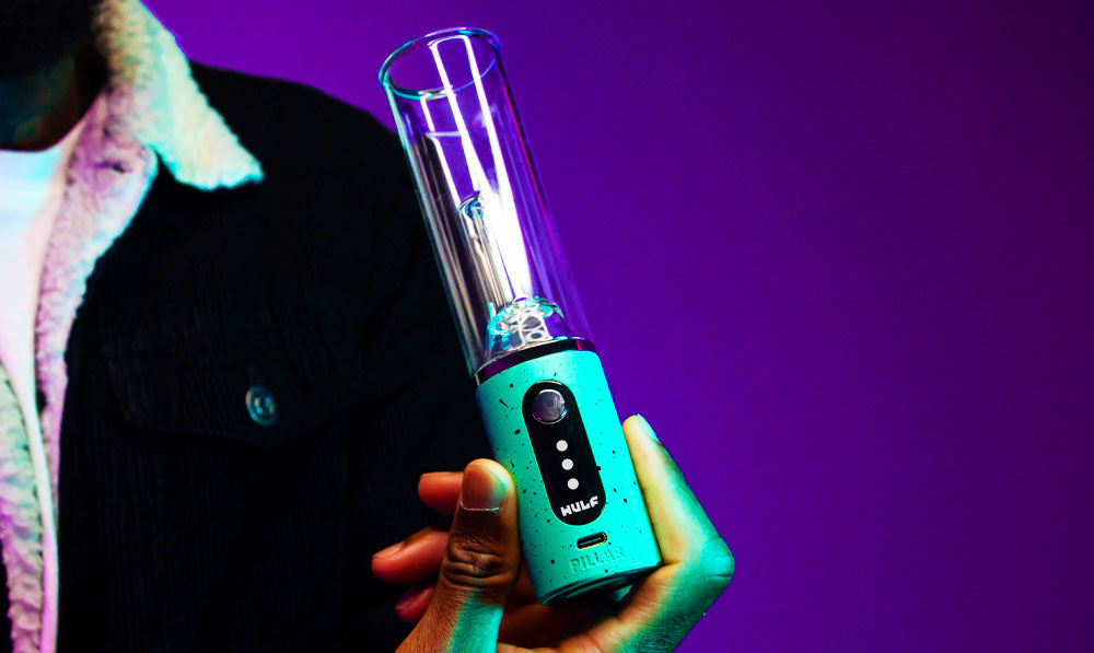 Wulf Pillar Mini E-Rig in man's hands in front of purple studio background