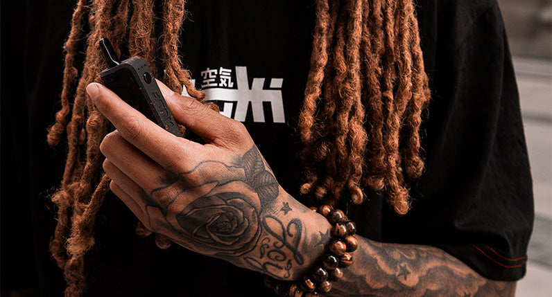 Man with hand tattoo holding the Wulf UNI