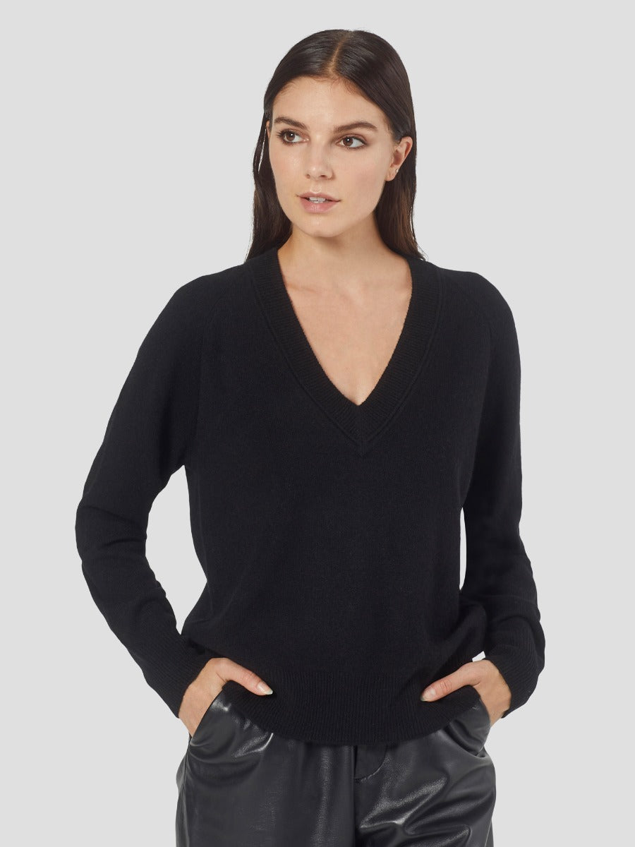 Women's Madalene V-Neck Cashmere Sweater – Equipment
