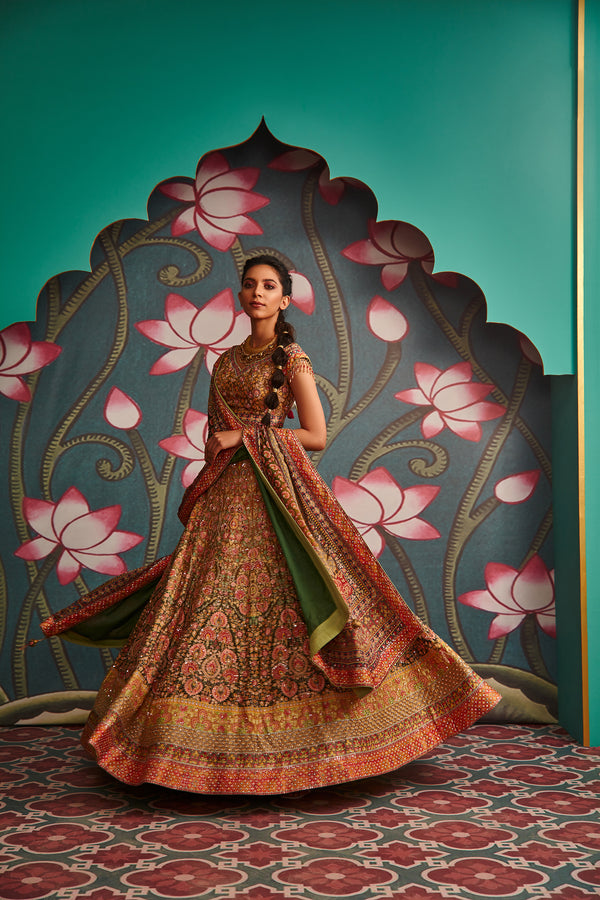 Buy Designer Bridal Lehengas & Wedding Lehenga Online