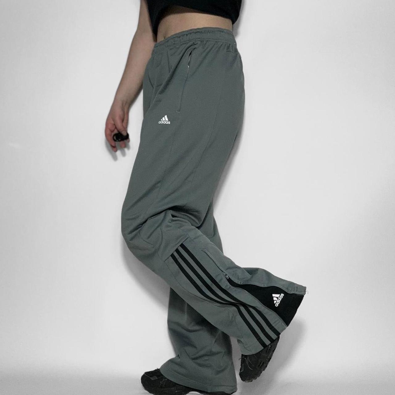 Enorme Traer Absorber Adidas vintage 90s grey track pants | Shapiro Selective