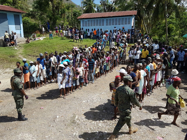 Aide à la population de Sikrye à Saint-Louis du Sud après le passage du cyclone Matthew-01