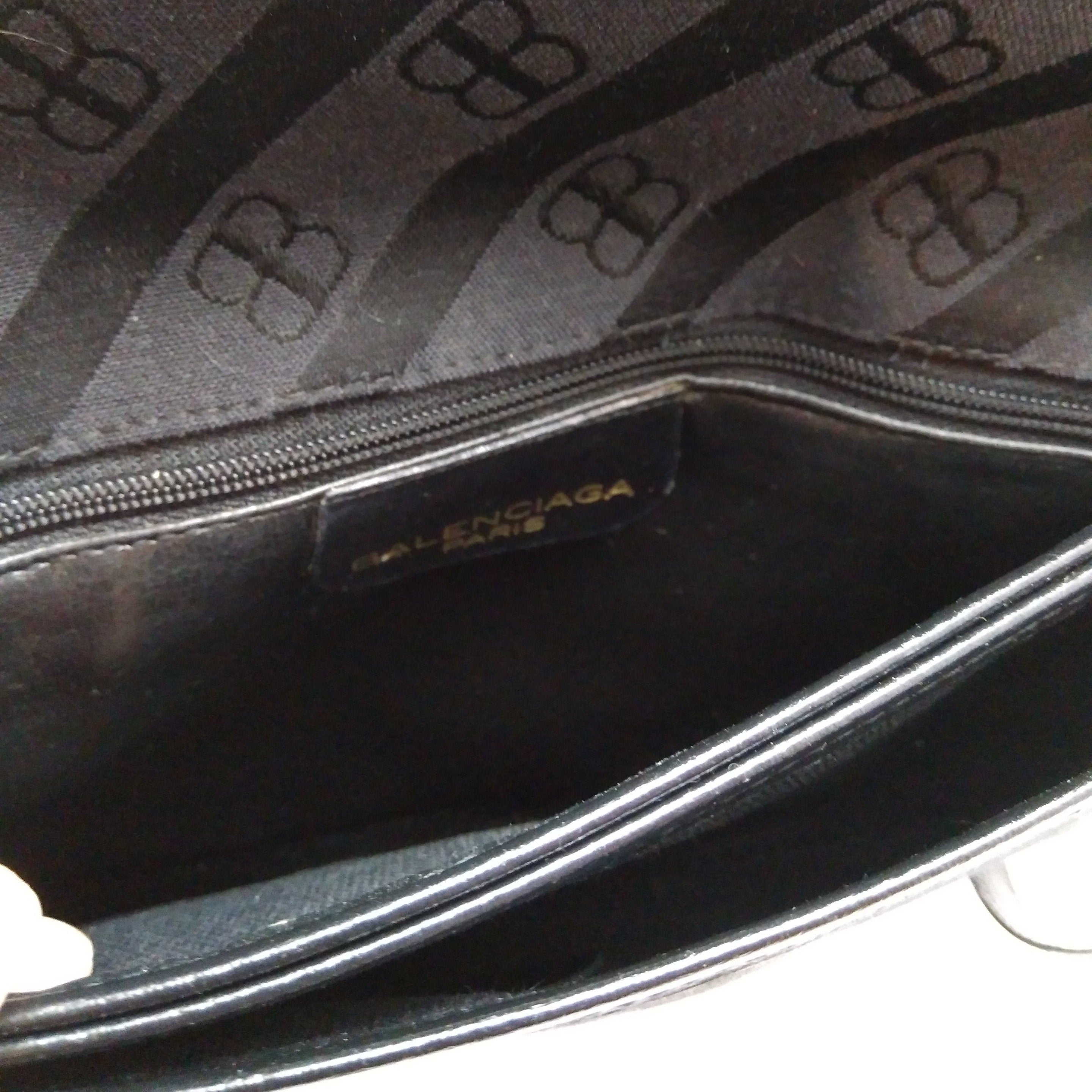 Guide to How to verify your Balenciaga bag  lÉtoile de Saint Honoré