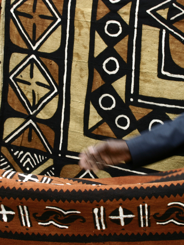 Mudcloth being weaved