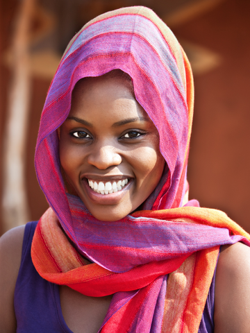 Woman wearing kikoy head scarf