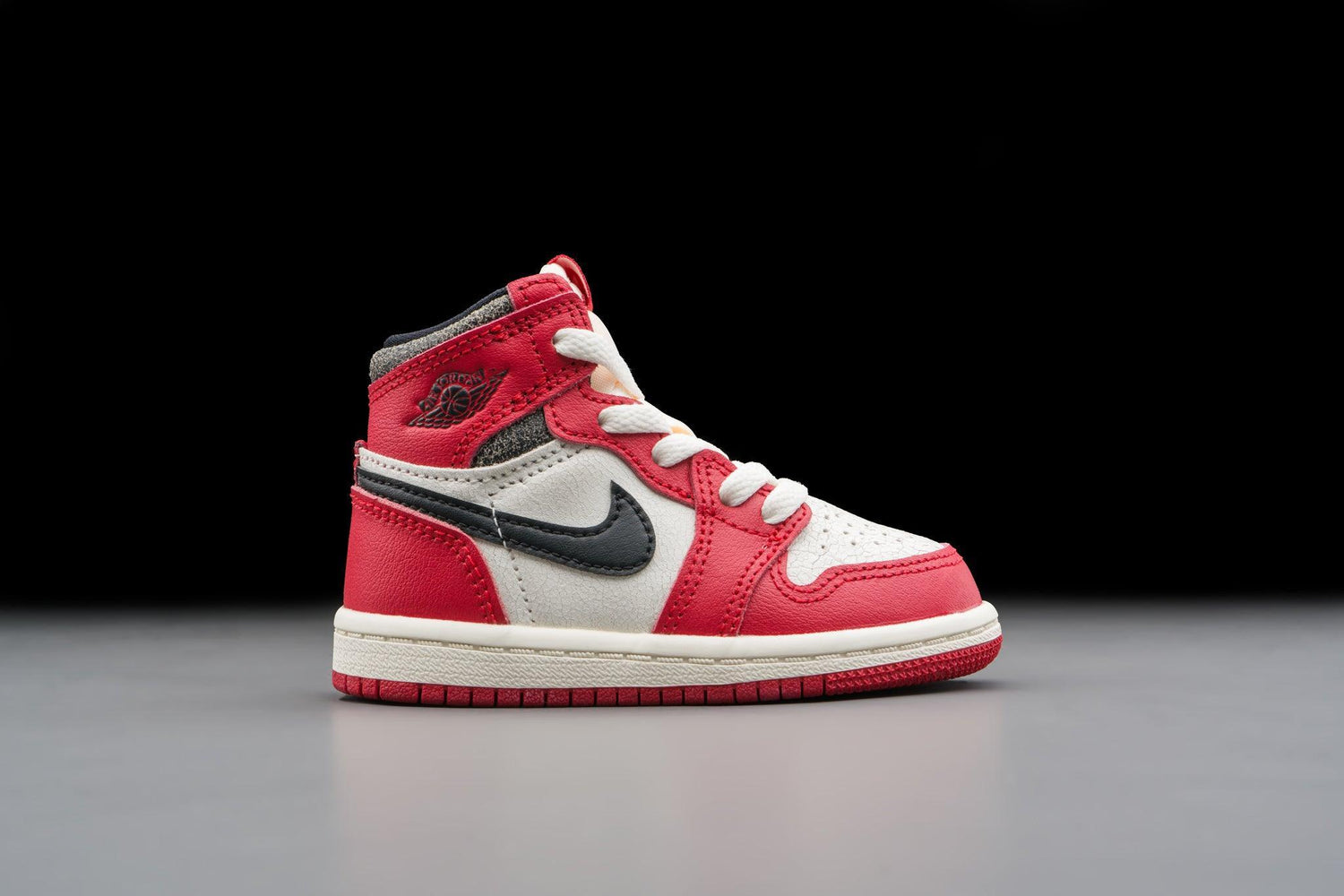 半額品半額品Nike TD Air Jordan High OG Chicago スニーカー