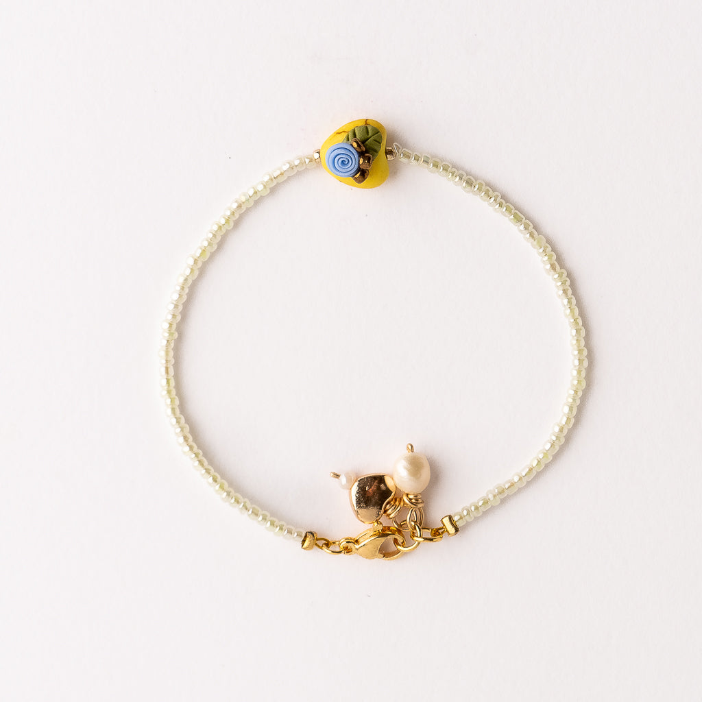 Pulsera Magnolia Corazón Amarillo con Flor Azul – Alma Mía