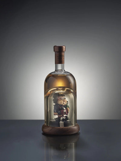 https://cdn.shopify.com/s/files/1/0602/8017/6893/files/glass-whisky-decanter-caricature-bagpiper_400x.webp?v=1693486543