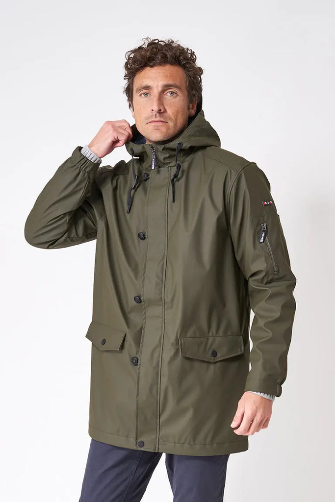 Chubasquero impermeable con capucha elaborado con materiales reciclados., Abrigos de hombre