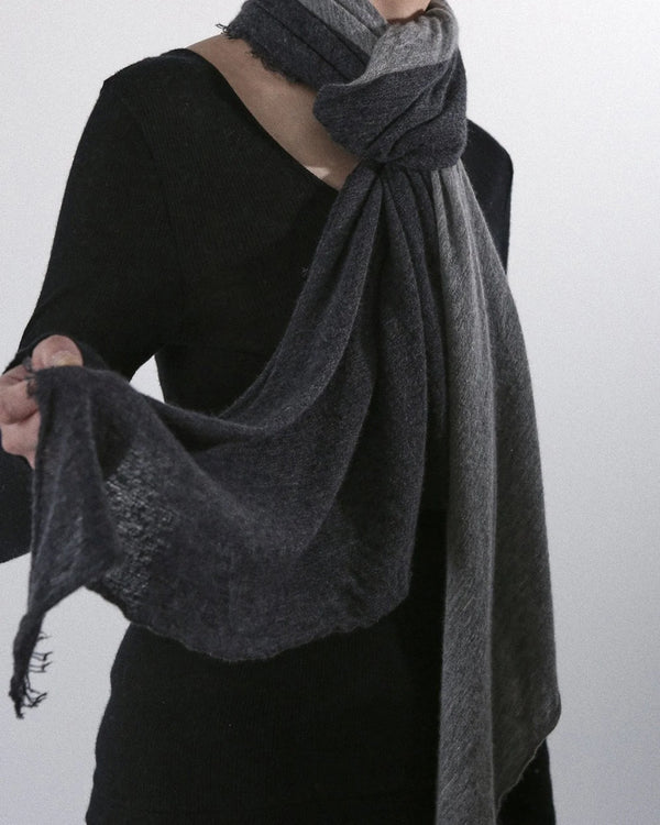 Rosa from Scarf, Clic Cashmere Grisal –
