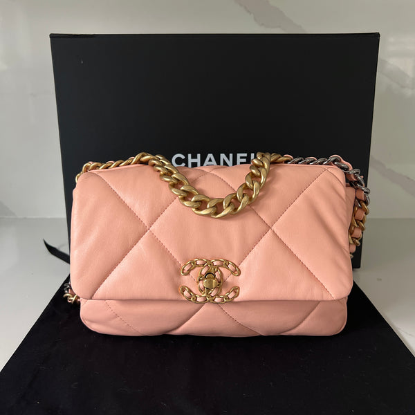 Chanel 19 Large, Grey Leather, Preowned in Dustbag WA001