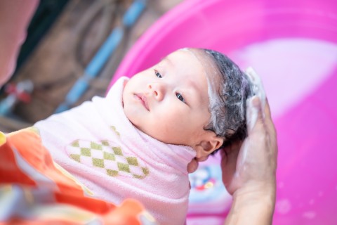 baby hair wash bath skin care